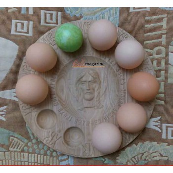 Пасхальная тарелка для яиц из дерева